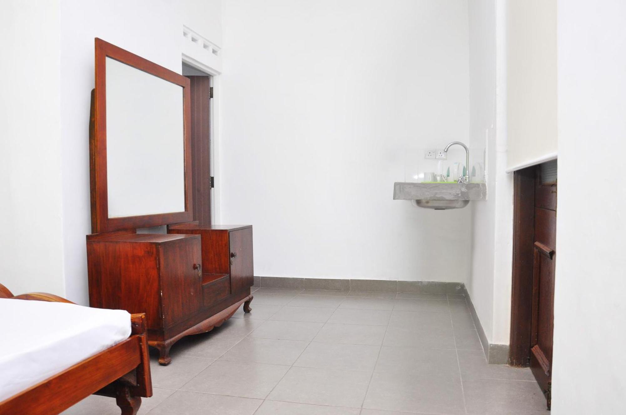 Sea View Hotel Коломбо Екстер'єр фото