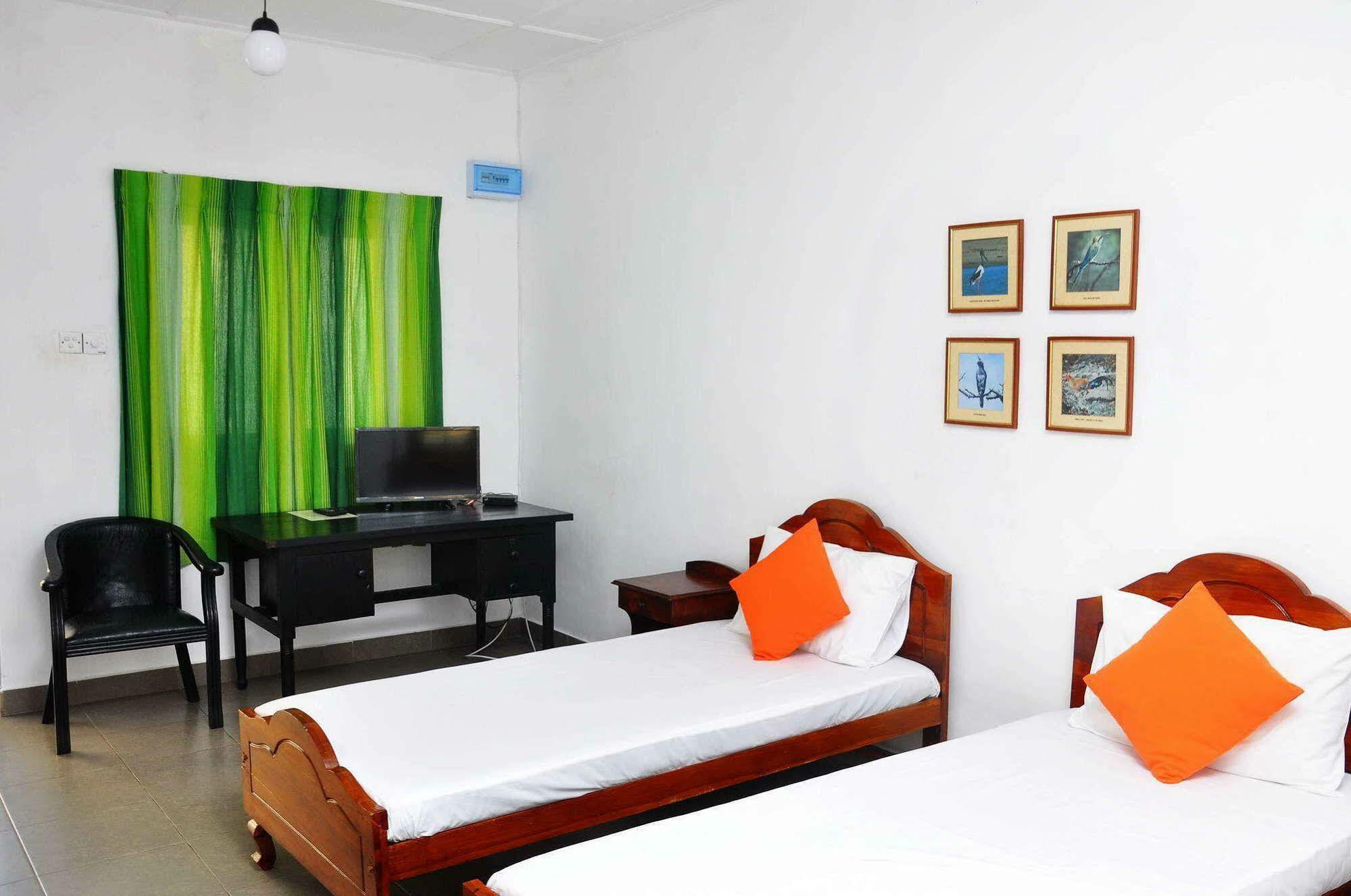 Sea View Hotel Коломбо Екстер'єр фото